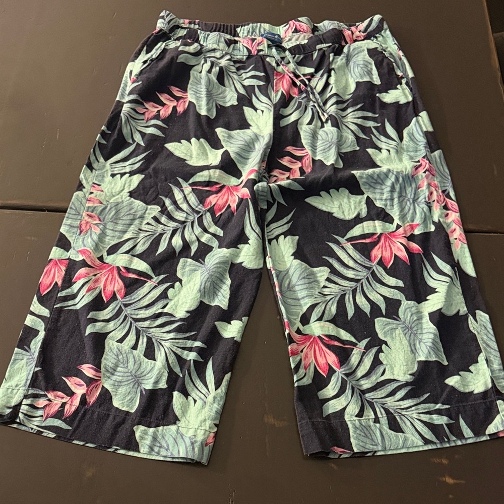 Caribbean Joe Black Tropical Floral Capris with Green and Pink Leaves